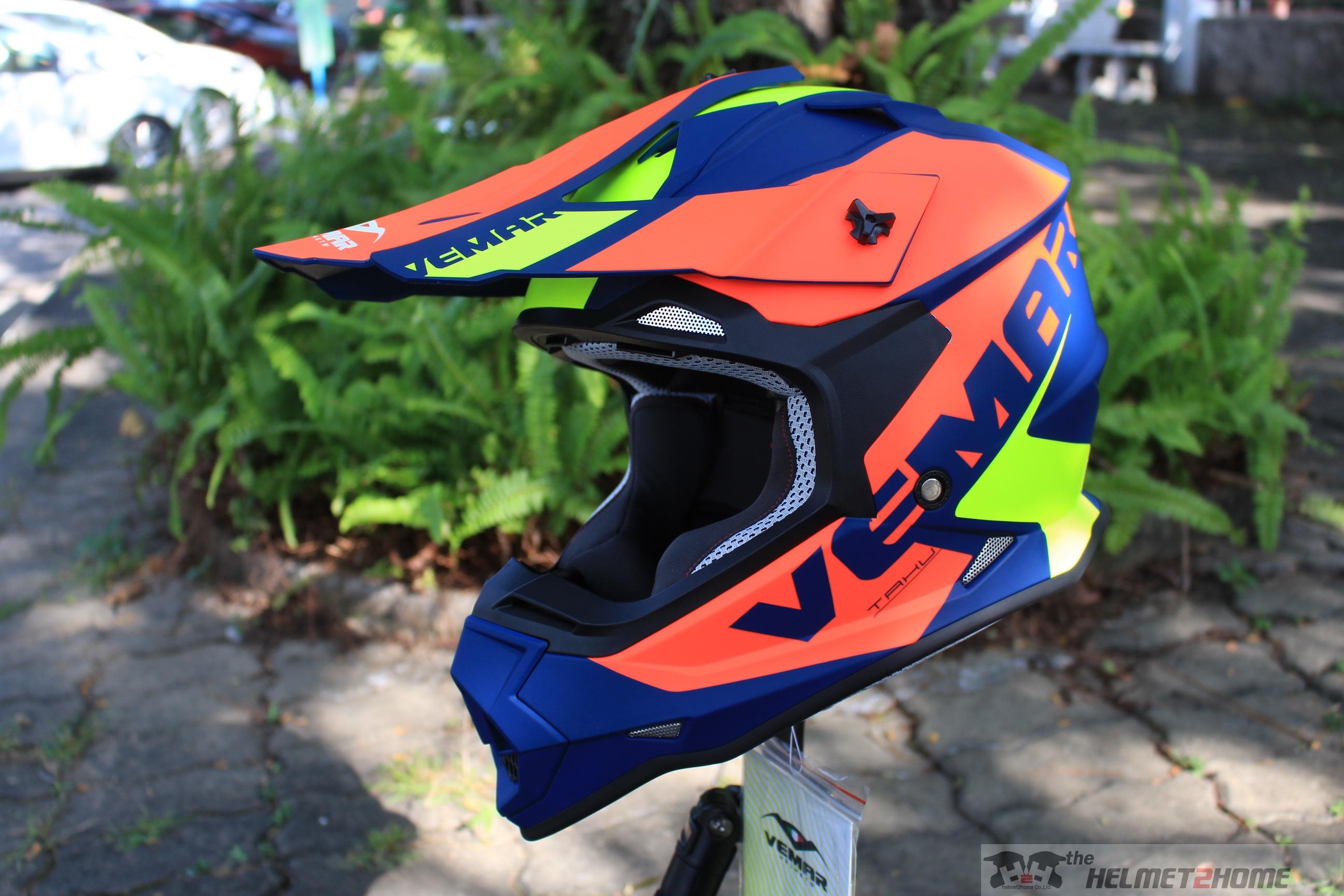 ดูภาพ หมวกกันน็อค ยี่ห้อ VEMAR รุ่น TAKU #T2 M <br/>เพิ่มเติม หมวกกันน็อค ยี่ห้อ VEMAR รุ่น TAKU #T2 M