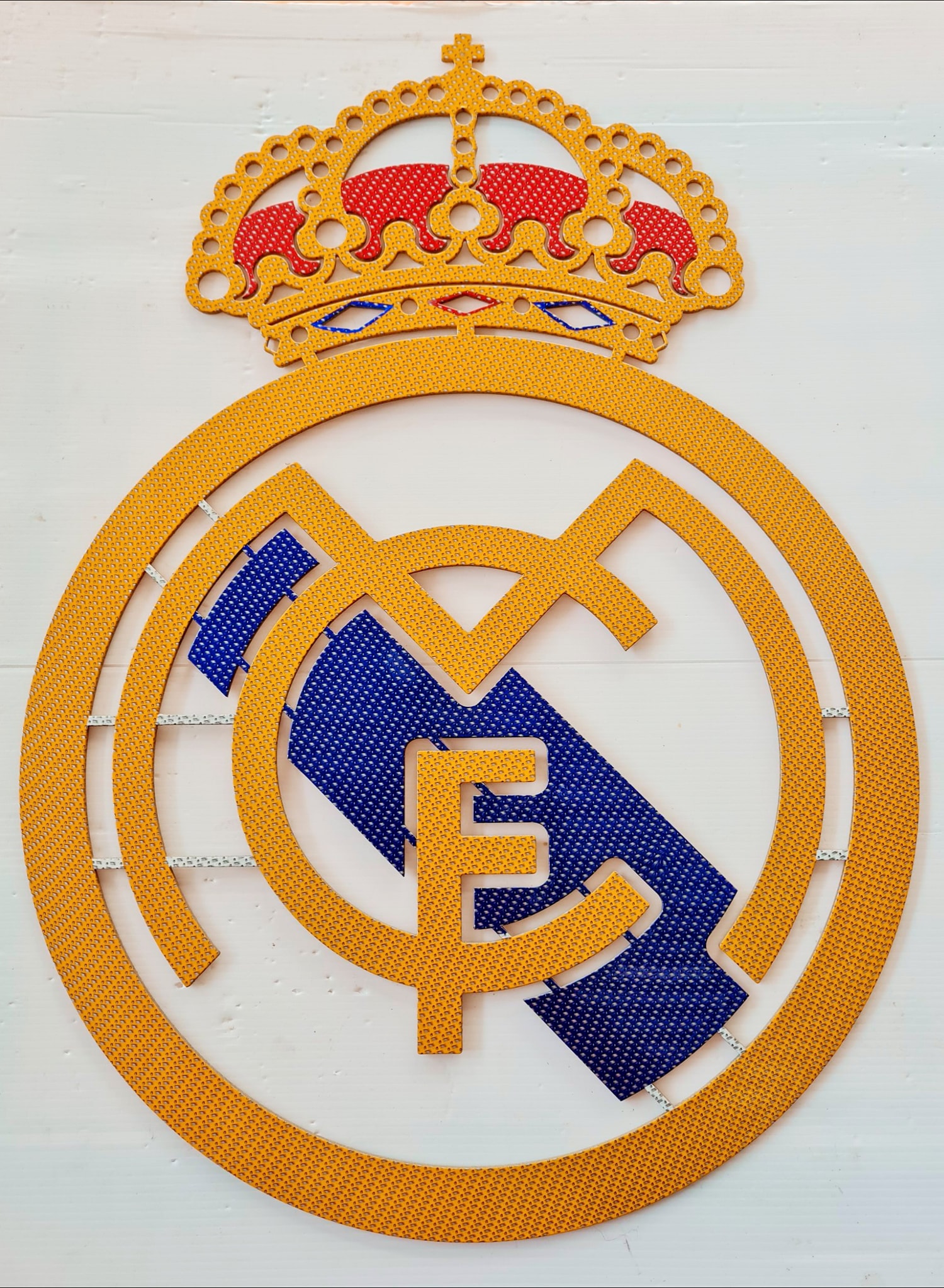 Real Madrid โลโก้ รีลมาดริด เหล็กตัดเลเซอร์ขนาด 60x43 cm.หนา 3 mm.เคลือบเคฟล่าเวอร์ชั่น top สวยสุด คงทนแข็งแรงไม่เสียรูปทรง ทนแดดทนฝนทุกสภวะอากาศ