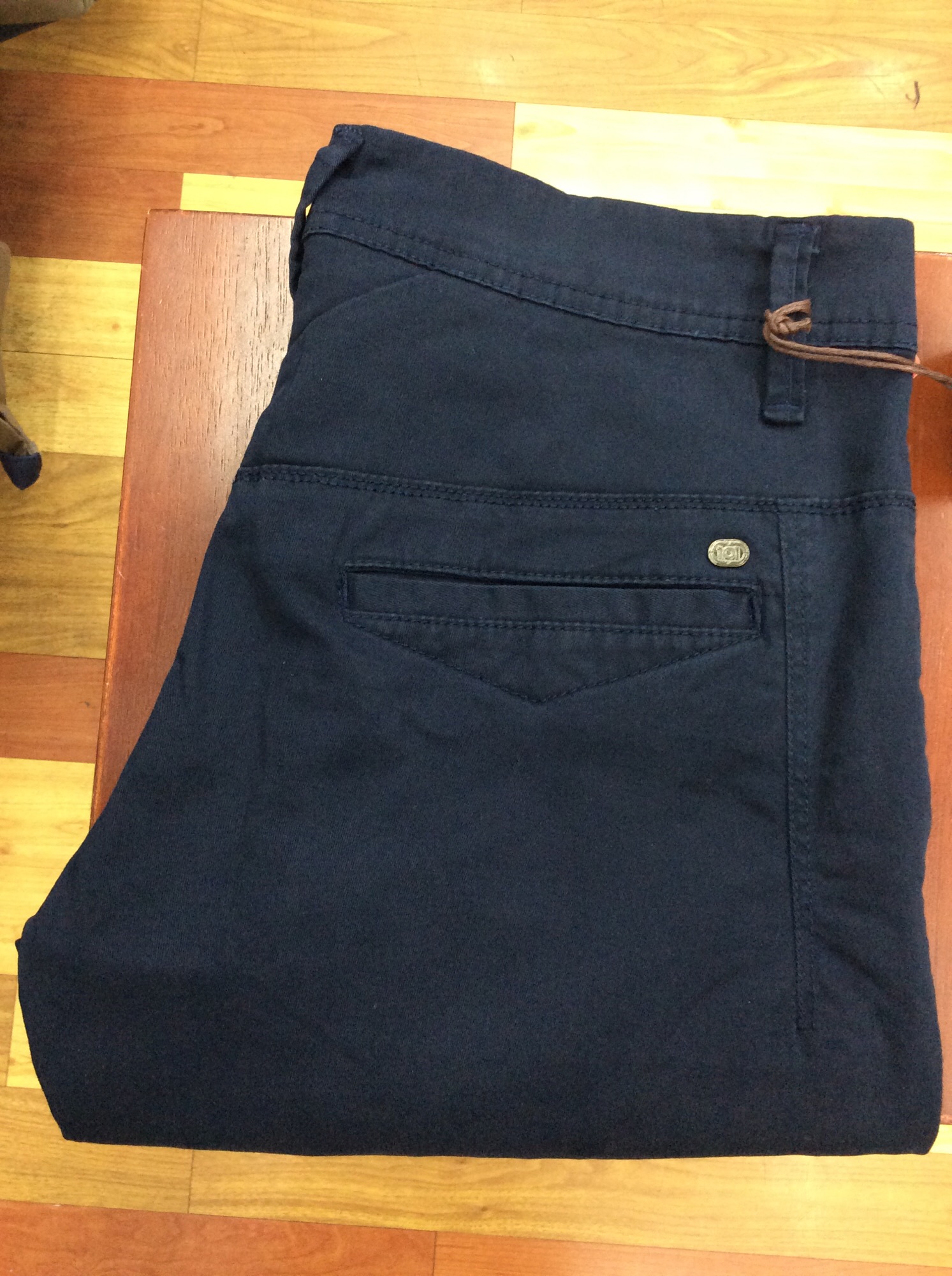 [ส่งฟรี] US-542/9 กางเกงชิโน่ขายาว กางเกงชิโน่ชาย (US แท้) ผ้ายืดมาก สินค้าคุณภาพผลิตจากไทย (ไม่จีน) งานเย็บปราณีต เนื้อผ้าอ่อนนุ่ม ใส่สบาย ทรงสวย กางเกงใส่ทำงาน หรือใส่เที่ยว เนื้อผ้าไม่บาง แต่ใส่แล้วไม่ร้อน Chino pants ทรงกระบอกเล็ก ทรงเข้ารูป แต่ไม่รัด