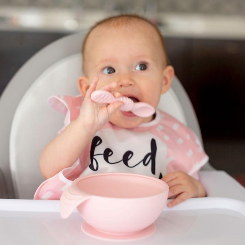 SALE Bumkins Firs Feeding Set ถ้วยซิลิโคนดูดโต๊ะแบบมีช้อนและฝาปิด สีชมพู แม่และเด็ก อุปกรณ์ให้นม เด็กอุปกรณ์ทานอาหาร สำหรับเด็ก