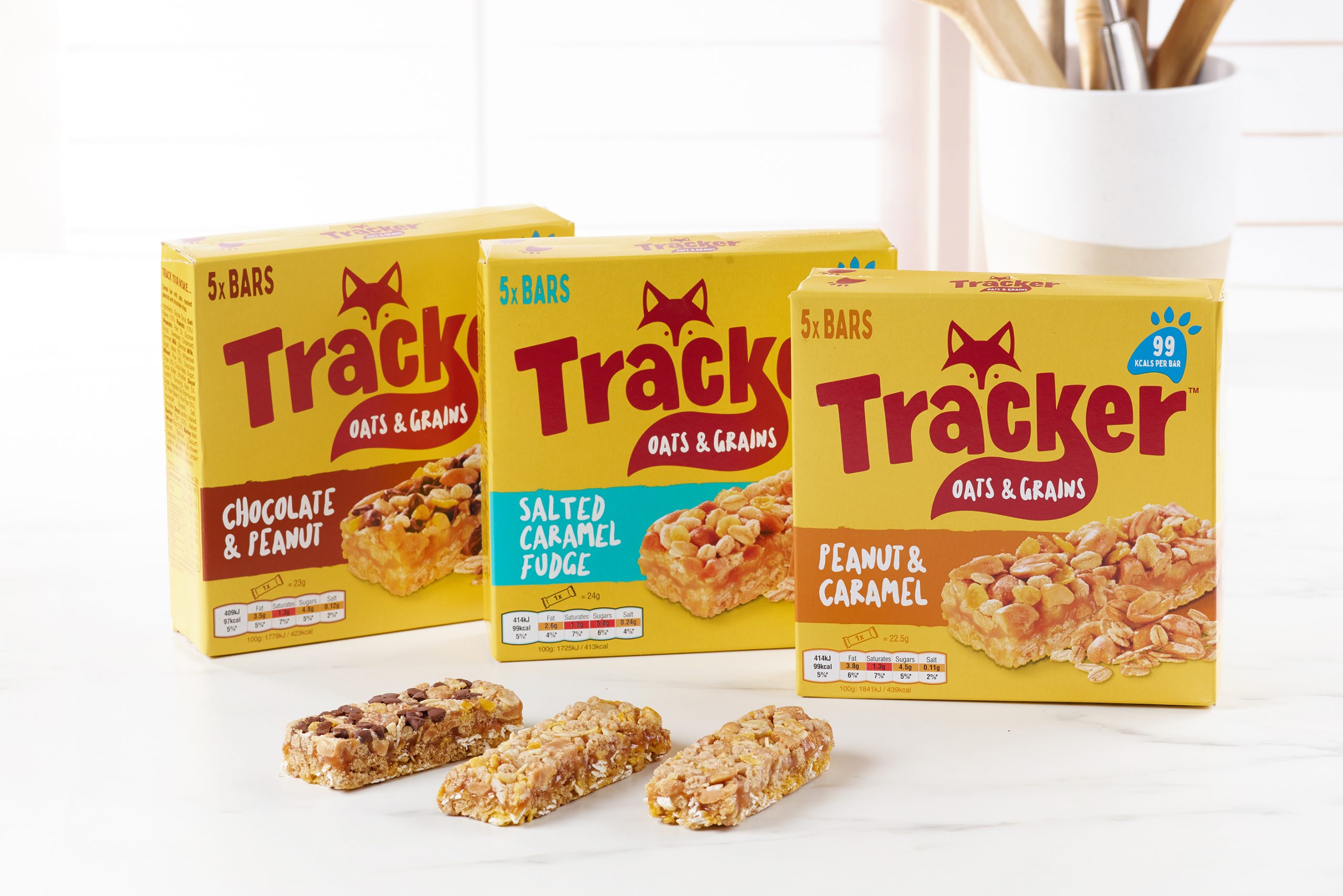 Tracker Oats Grains Chocolate Peanut Bars 5 x 23g 115g แทรคเกอร์ ข้าวโอ๊ต และ ธัญพืช บาร์