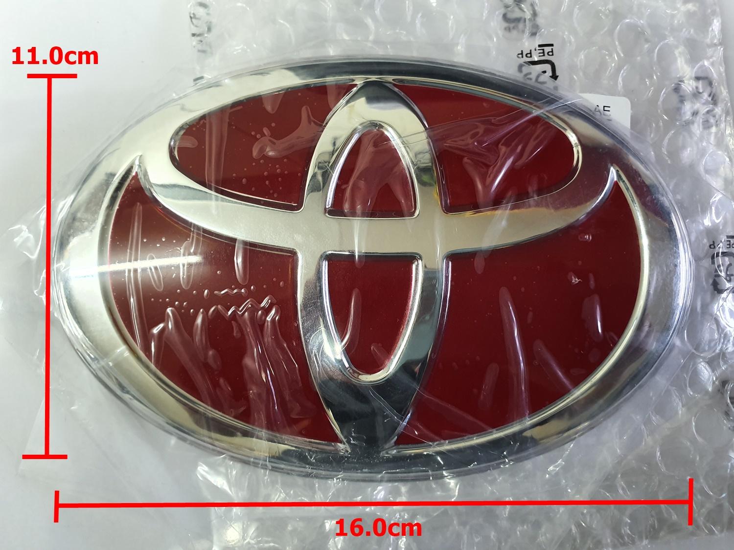 ป้ายโลโก้ TOYOTA  พลาสติกเคลือบแก้ว สีแดง ขอบโครเมี่ยม ขนาด 16.0X11.0 cm ติดตั้งด้วยเทปกาวสองหน้าด้านหลัง