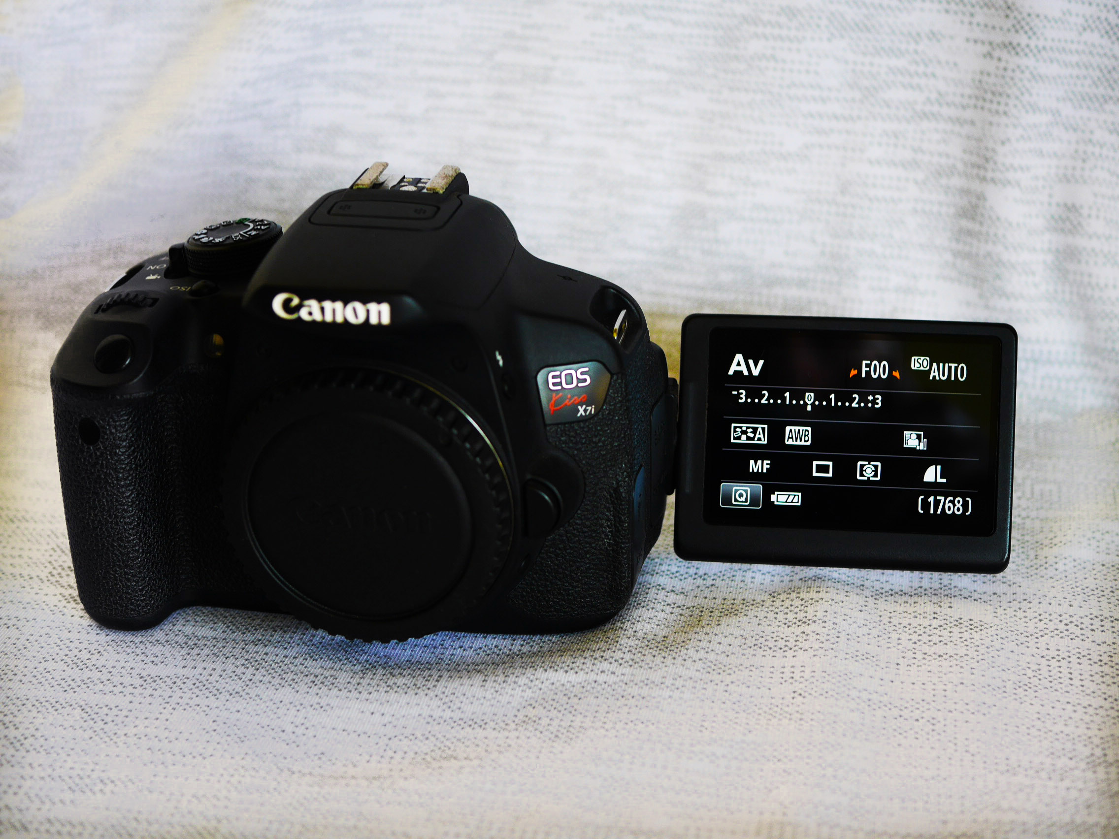 Canon Kiss X7i (Canon EOS 700D Rebel T5i) DSLR Black Body. Digital