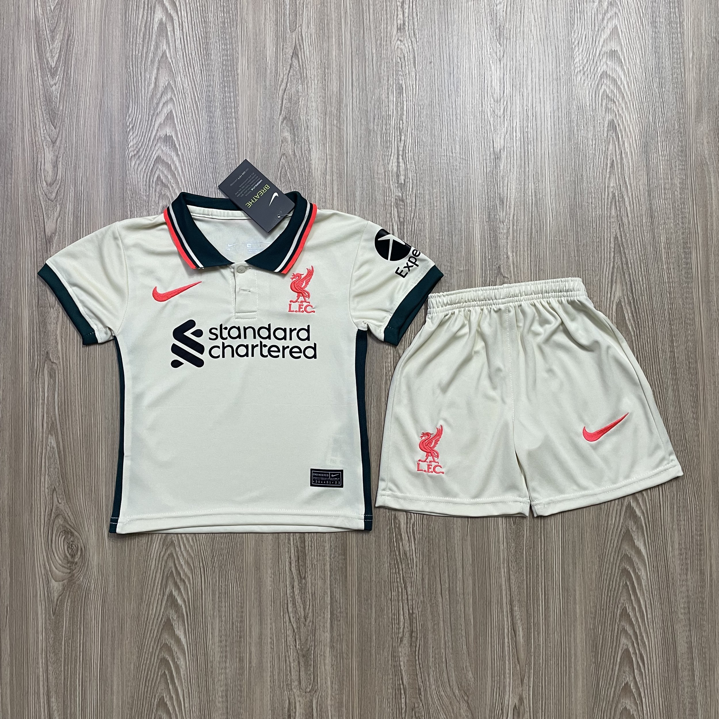 ชุดฟุตบอลเด็ก ชุดบอลเด็ก ชุดกีฬาเด็ก ชุดเด็ก เสื้อทีม Liverpool ซื้อครั้งเดียวได้ทั้งชุด (เสื้อ+กางเกง) ตัวเดียวในราคาส่ง สินค้าเกรด AAA