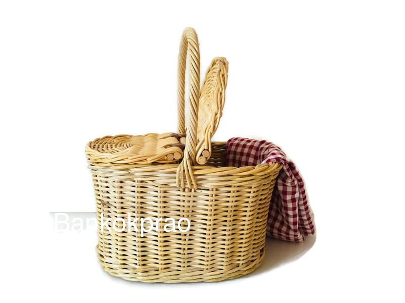ตะกร้าหวาย ตะกร้า ตะกร้าปิคนิค กระเป๋าหวาย กระเป๋าสาน ใบเล็ก มี 3 แบบ (สีดำ/สีโอ๊คดำ/สีเบจ) Handmade Basket Size W18xL27xH17 cm  Bankokprao  Handmade Camping สี สีเบจ สี สีเบจ