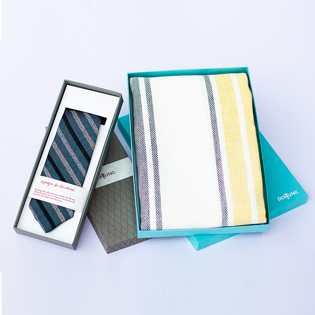 DoiTung Towel Pure Ramie + Necktie Set  ชุดผ้าเช็ดตัวและเนคไทจากเส้นใยธรรมชาติ ดอยตุง
