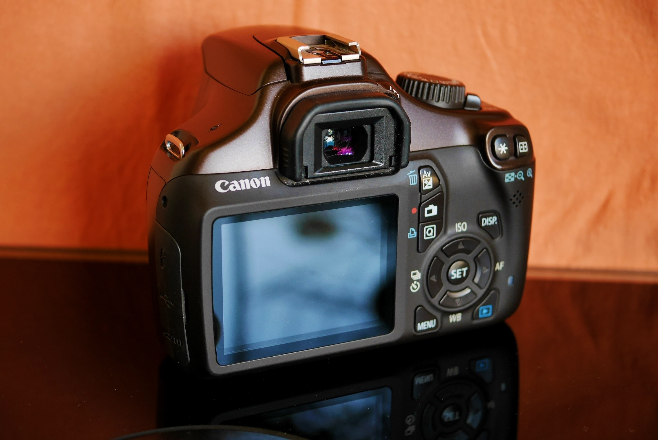 Canon EOS 1100D (Kiss X50 Rebel T3) DSLR Bronze body ตัวกล้อง Digital