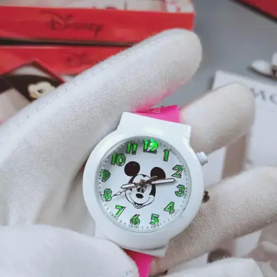 ใหม่ Mickey Hello kitty ไฟกระพริบสีสันสดใสนาฬิกาการ์ตูนเด็กส่องสว่าง ​​​​​​​สายรัดเรซิ่น