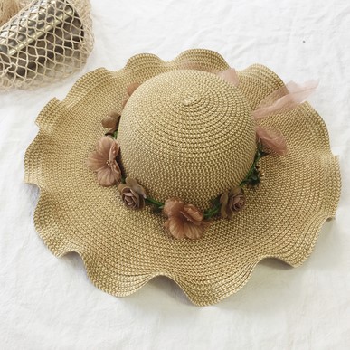 หมวกสาน หมวกด้านข้างหยักคลื่น หมวกผู้หญิงปีกหมวกประดับดอกไม้