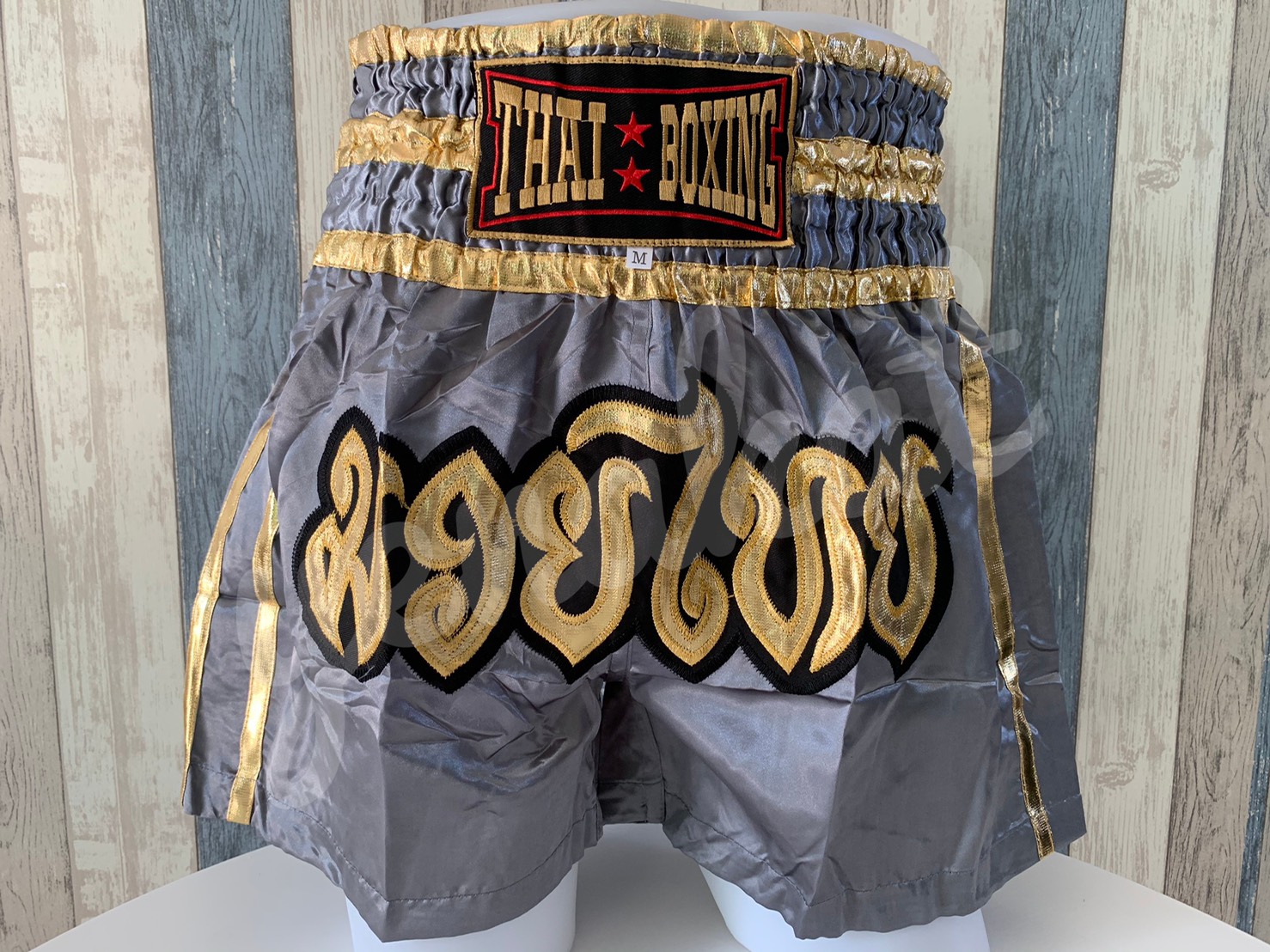 กางเกงมวย กางเกงมวยไทย กางเกงชกมวย ปักลายดิ้นทอง ไซส์ผู้ใหญ่ ผ้าซาติน Muay Thai Shorts ไซส์ M-XXXL สีเทา
