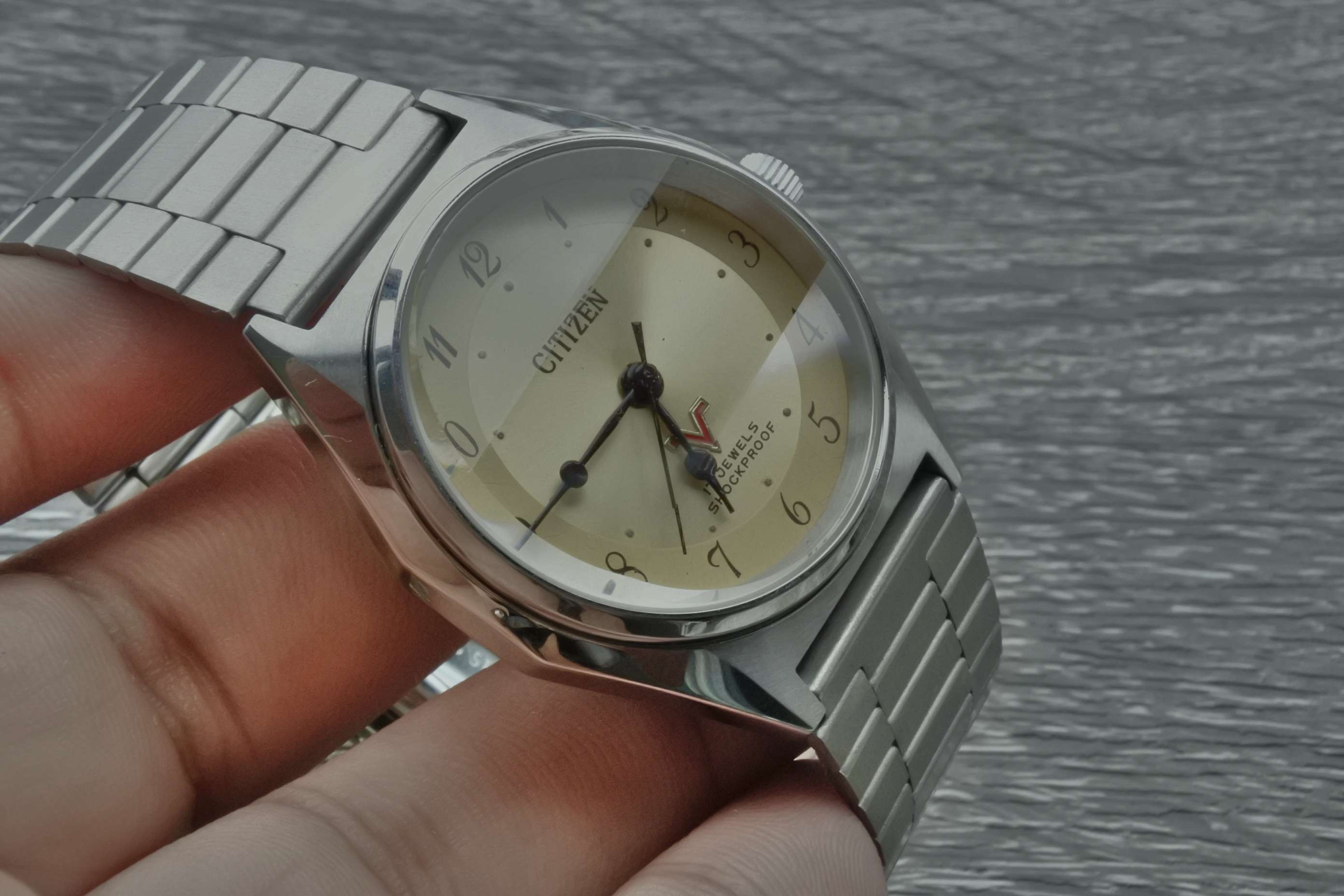นาฬิกา Vintage ผู้ชาย Citizen ระบบไขลาน สายสแตนเลส ของแท้มือสองญี่ปุ่น สภาพสวย 38mm กระจกเจียเหลี่ยม