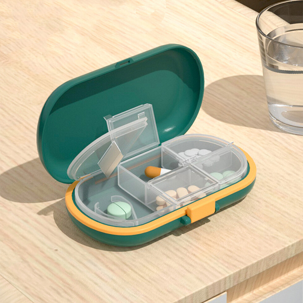 ตลับยาพกพา กล่องแบ่งยา กล่องเก็บยา กล่องยาพกพา 4 ช่อง พร้อมที่ตัดแบ่งยา