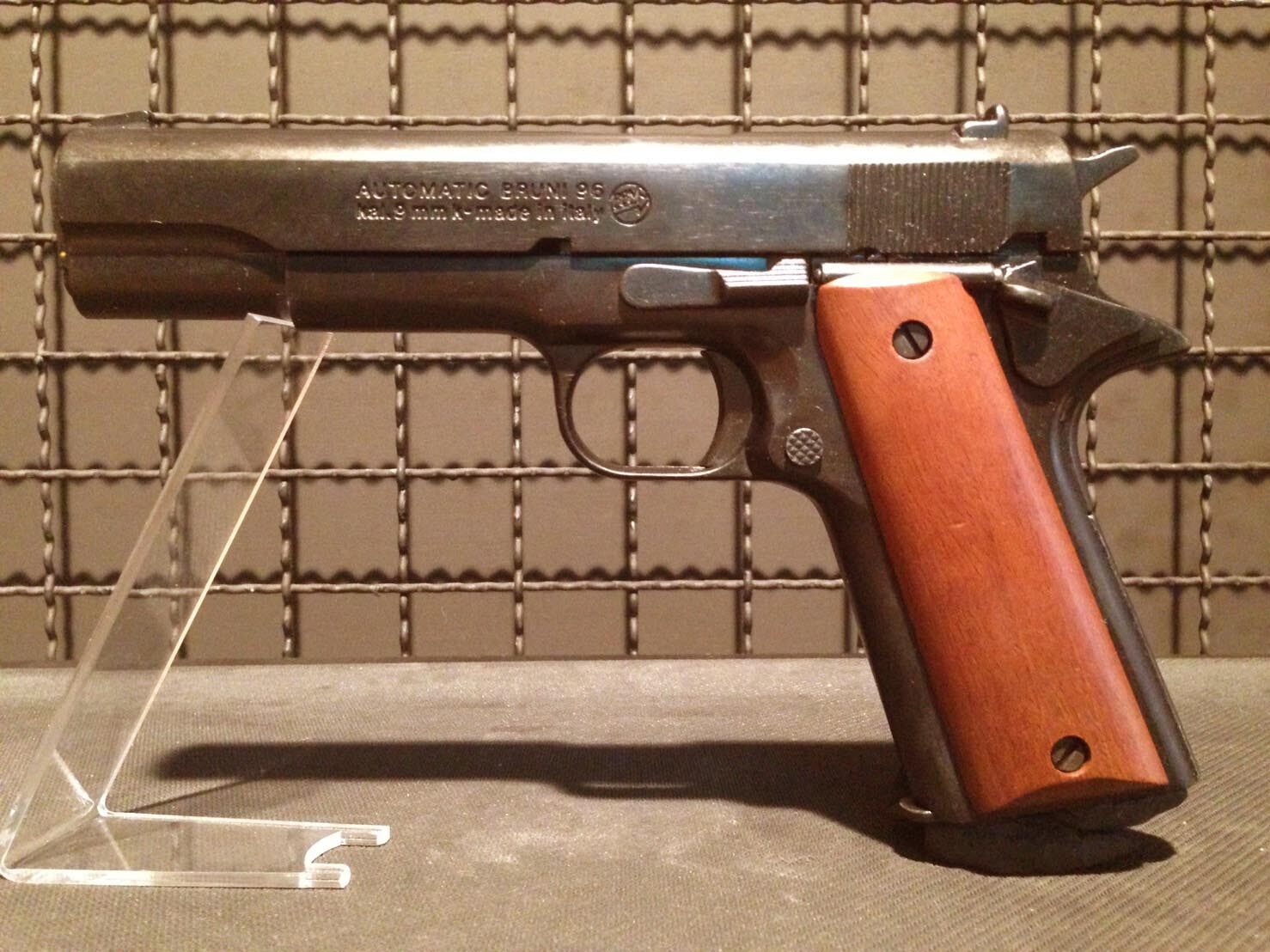 Blank Colt M1911  9 mm PAK รุ่นคลาสสิคอันดับ 1 ตลอดกาล ยุคปลายสงครามโลก WWI ต้นตำรับจากอิตาลี ด้ามไม้แท้ สีรมดำด้าน สวย ดุ ดิบ Made in Italy