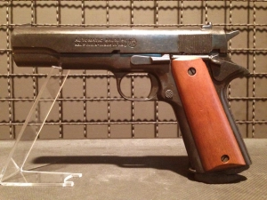 ภาพหน้าปกสินค้าBlank แบลงค์กัน Colt 1911  9 mm PAK รุ่นคลาสสิคอันดับ 1 ตลอดกาล ยุคปลายสงครามโลก WWI ต้นตำรับจากอิตาลี ด้ามไม้แท้ สีรมดำด้าน สวย ดุ ดิบ Made in Italy ที่เกี่ยวข้อง