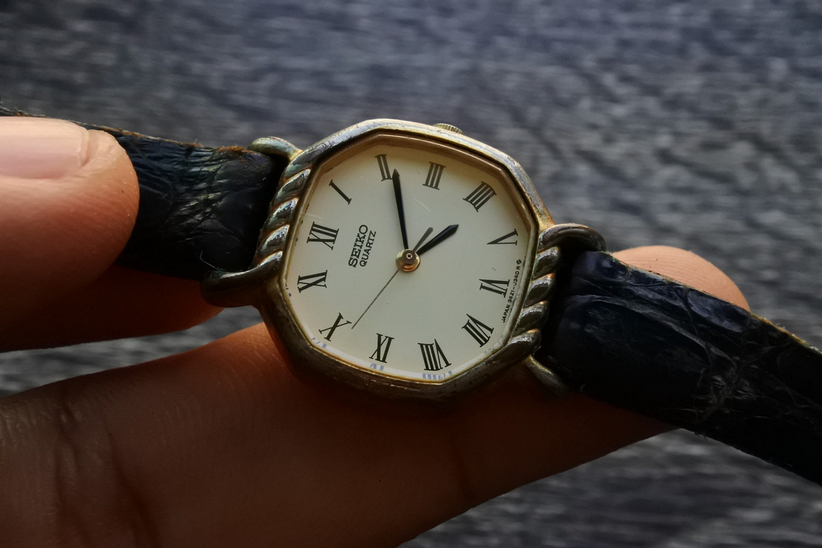 นาฬิกา Vintage มือสองญี่ปุ่น SEIKO 3421-5140 Quartz ผู้หญิง ใช้งานได้ปกติ  สภาพดี ของแท้ 100% เปลี่ยนถ่านใหม่แล้ว ทรงแปดเหลี่ยม ชุบทอง หน้าปัด 23mm |  