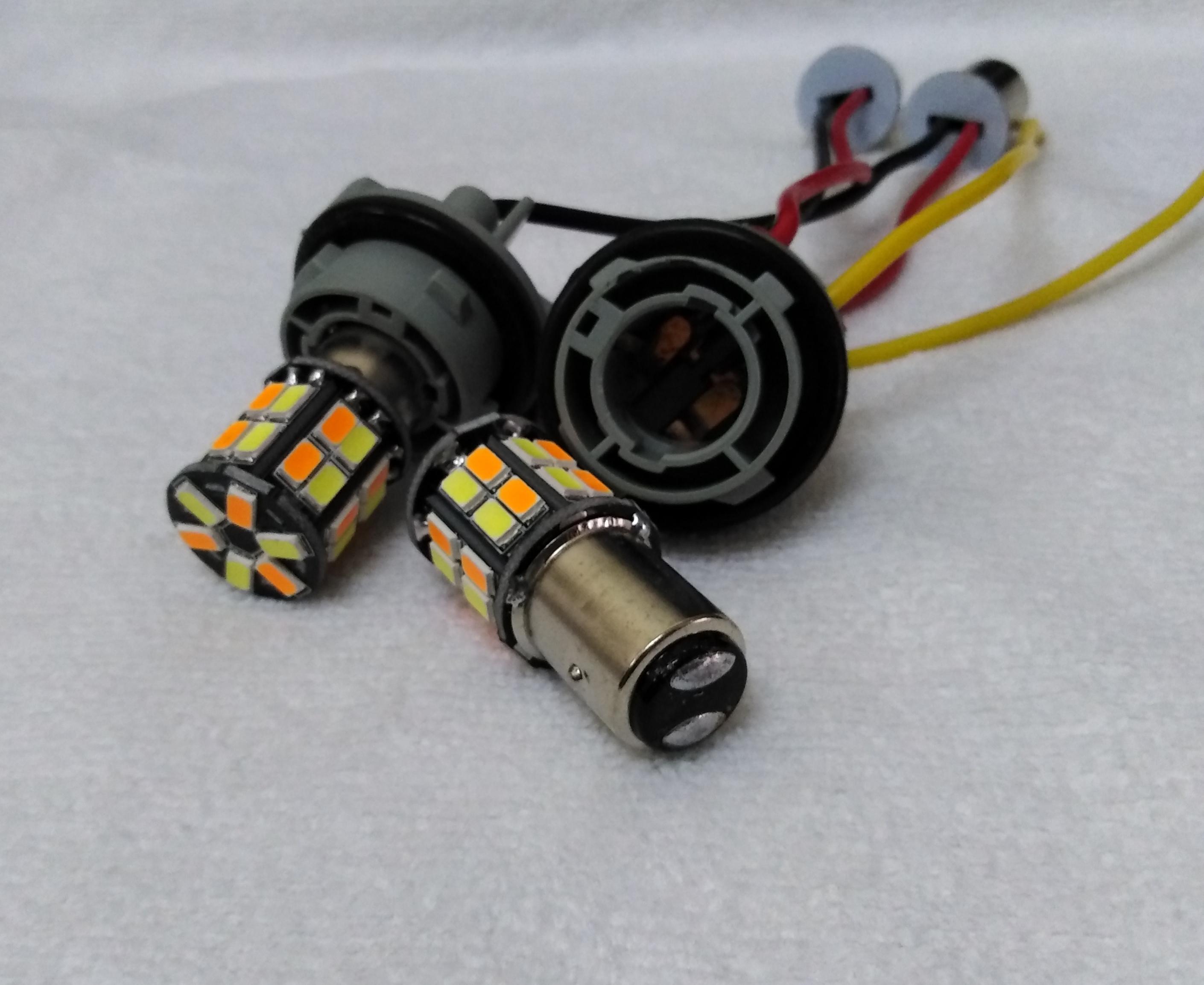 หลอดหรี่เลี้ยว LEDดีแมกเก่า ไฟหรี่ขาว-เลี้ยวส้ม หลอดไฟหรี่หน้าLED (พร้อมขั่วตรง) หรี่-เลี้ยว ขั้วบิด (SS25