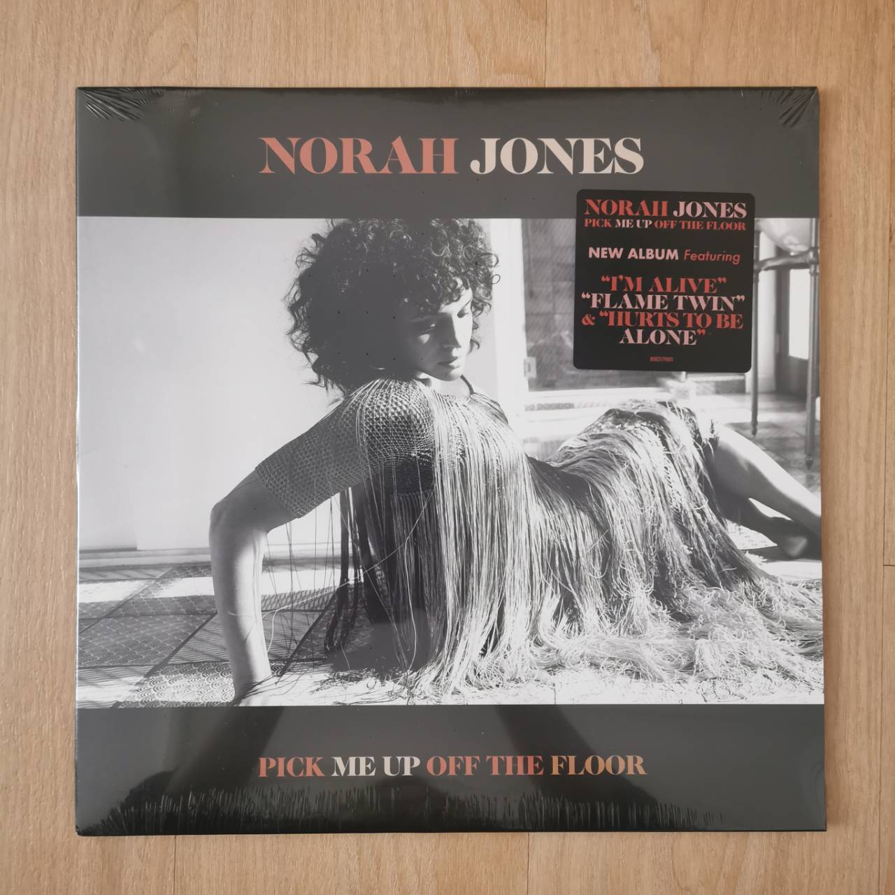 แผ่นเสียงใหม่ แผ่นไวนิล Norah Jones ‎– Pick Me Up Off The Floor (ซีล มือ1)