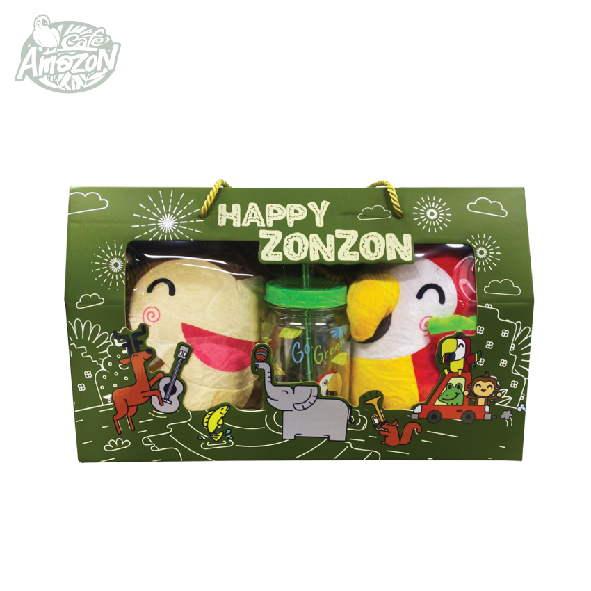Café Amazon - Online Exclusive - Zon Zon Gift Set (B) ชุดของขวัญนกแก้วซนซน คาเฟ่ อเมซอน [1 ชุด ประกอบด้วย: แก้วเมสันจาร์ (สีเขียว) 1 ใบ, หมอนรองคอตุ๊กตานกแก้ว 1 ใบ, หมอนรองคอตุ๊กตาลิง 1 ใบ, กระเป๋า Amazon sport bag 1 ใบ, กระเป๋าใส่แก้ว (สีฟ้า) 1 ใบ]