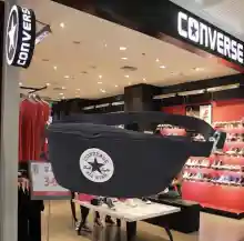 ภาพขนาดย่อของภาพหน้าปกสินค้าconverse all star กระเป๋าสะพายข้าง Converse Revol Mini Bag กระเป๋าสะพายข้าง รุ่นสุดฮิต จากร้าน k บน Lazada