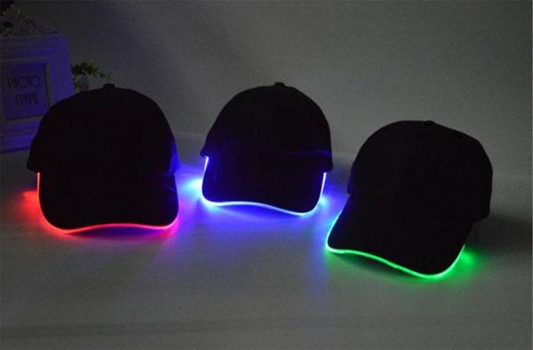 หมวกเรืองแสง หมวกแก๊ปเรืองแสง สีดำ มีไฟ LED เรืองแสงได้ เปิดไฟกระพริบได้ค่ะ