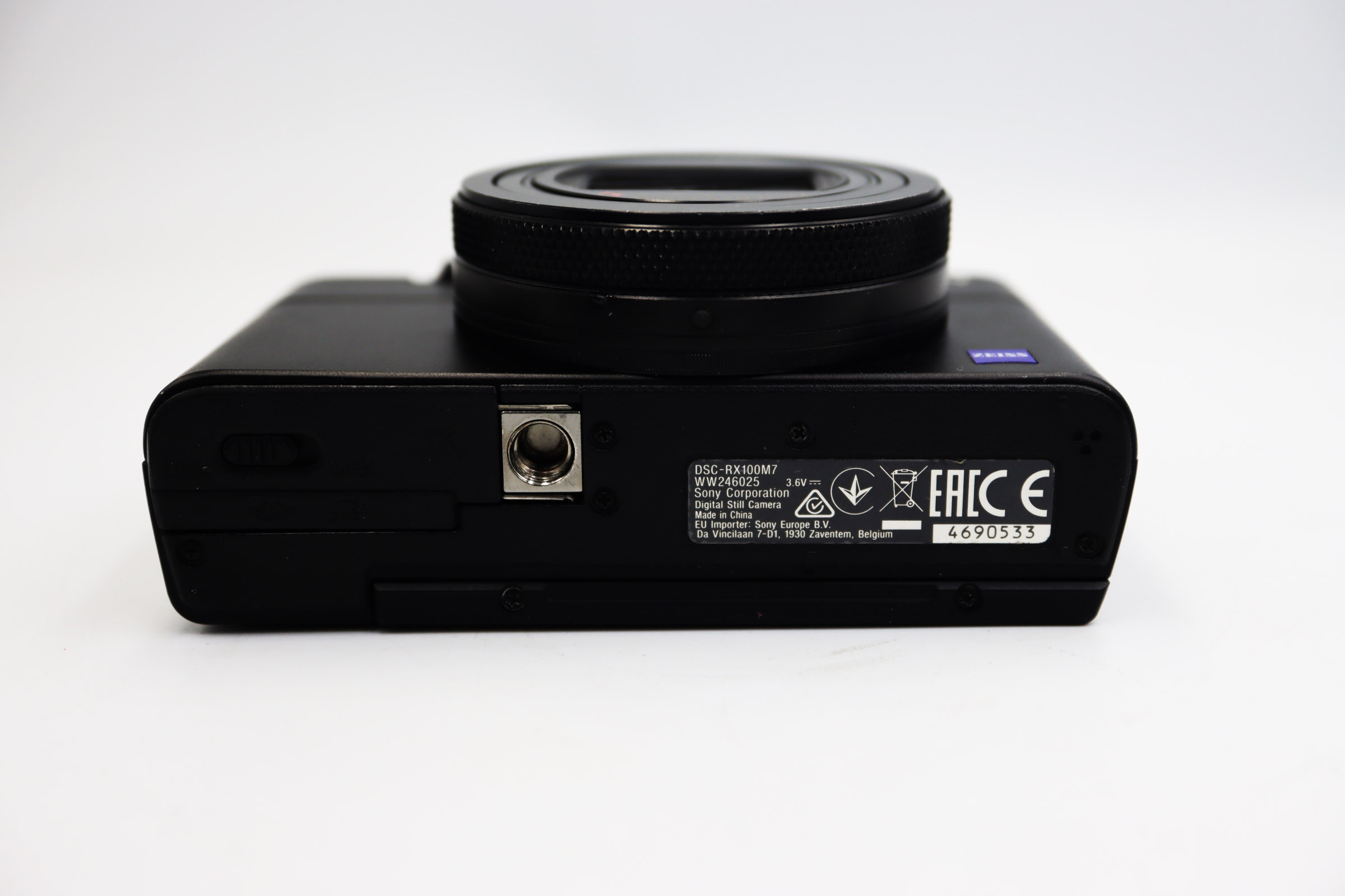 Sony RX100 VII Compact Hi-End Vlogger Camera pop-up OLED