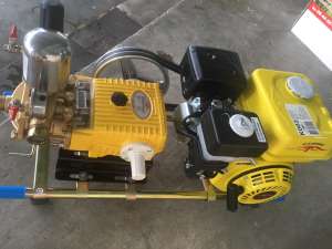 ปั๊มพ่นยาพร้อมเครื่องยนต์ 5.5 แรงม้า แบบ 2 ระบบ 2 IN 1 Ram pump with Gasoline
Engine ยี่ห้อ ควายทอง รุ่น K086+K001