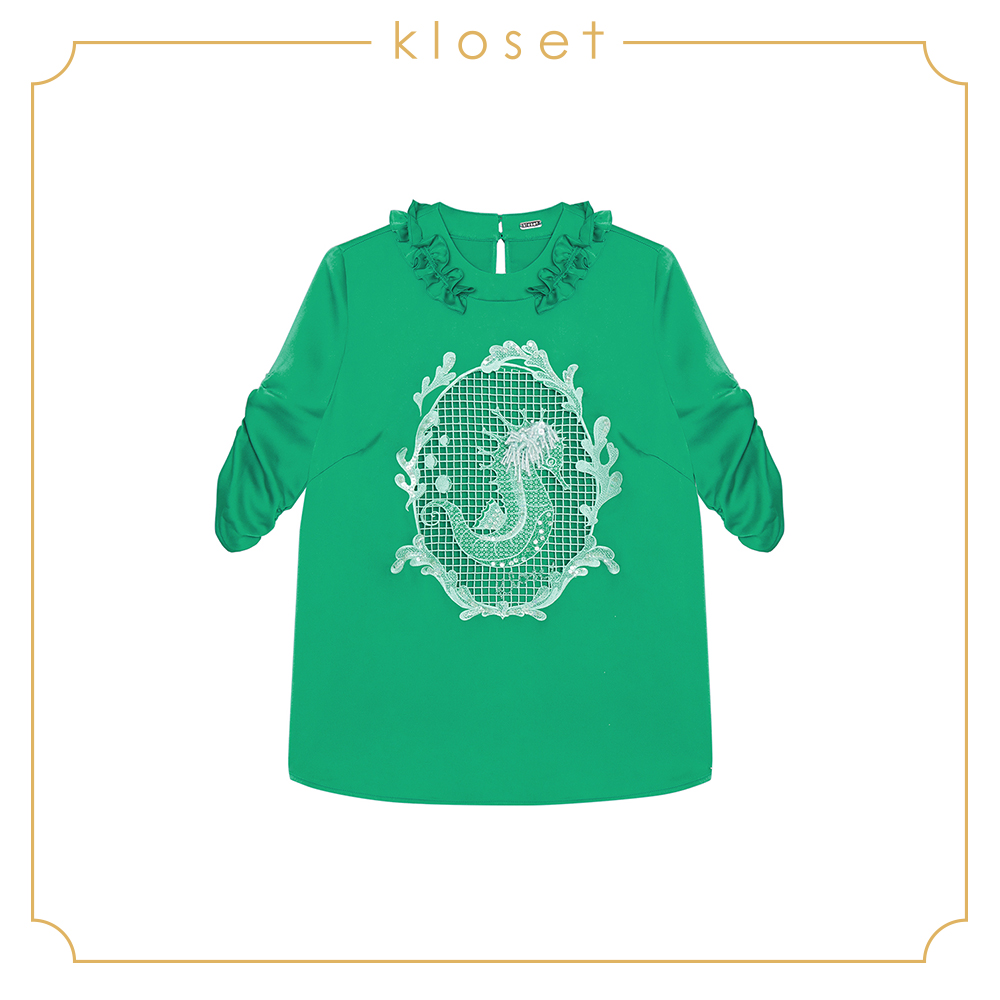 Kloset Embroidered Top (RS19-T012) เสื้อผ้าผู้หญิง เสื้อผ้าแฟชั่น เสื้อแฟชั่น เสื้อผ้าปัก เสื้อปักเลื่อม สี สีเขียว สี สีเขียวไซส์ XS