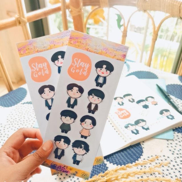 พร้อมมากๆ...[] -สติ๊กเกอร์ไดคัท BTS - Set Stay Gold  สติ๊กเกอร์ PP มัน กันน้ำ ใช้ตกแต่งเคสมือถือ / สมุด / กล่องดินสอ ..เคสกันน้ำคุณภาพดี..!!