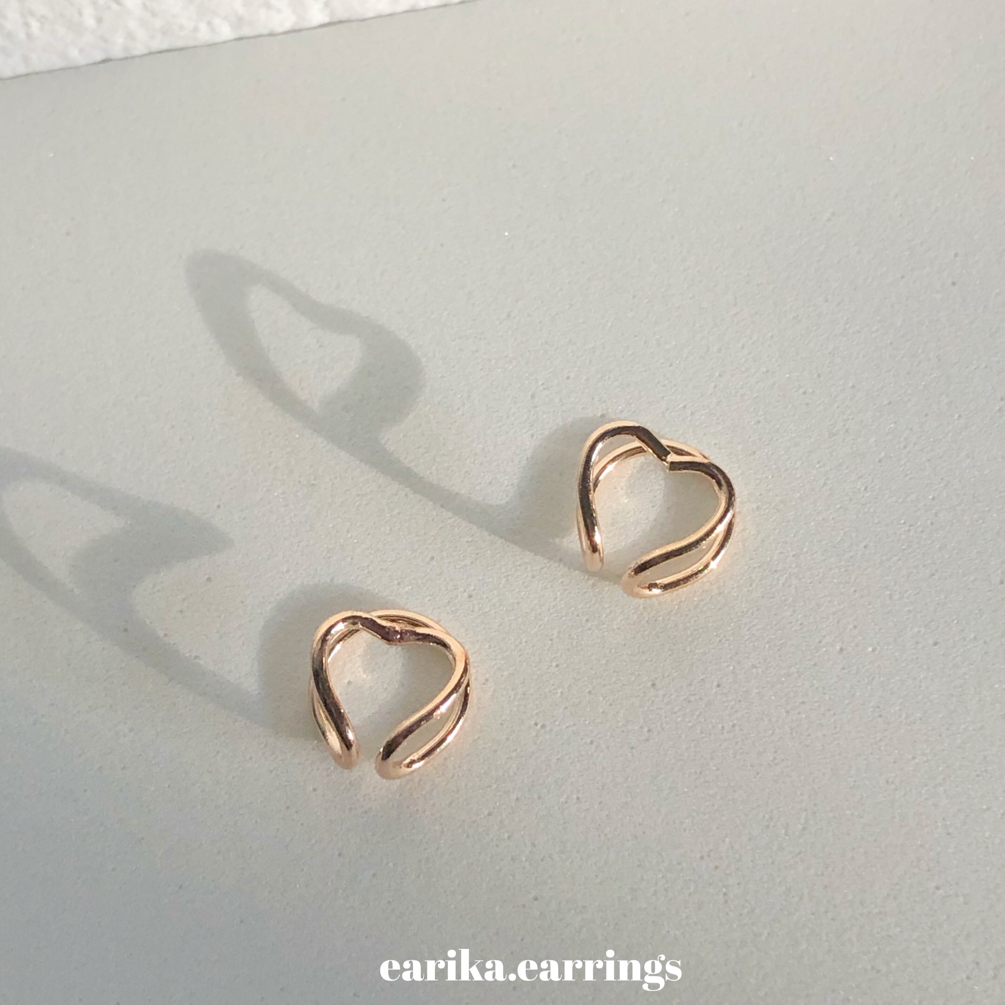 earika.earrings - gold Lev cuff ต่างหูหนีบหัวใจ สามารถปรับขนาดได้
