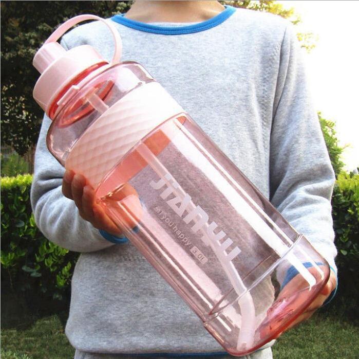 [พร้อมส่ง] 3 L ขวดน้ำดื่มพลาสติกขนาดใหญ่ กระบอกน้ำพกพา ขวดน้ำดื่มพกพาสำหรับเล่นกีฬา Large capacity straw sports bottle