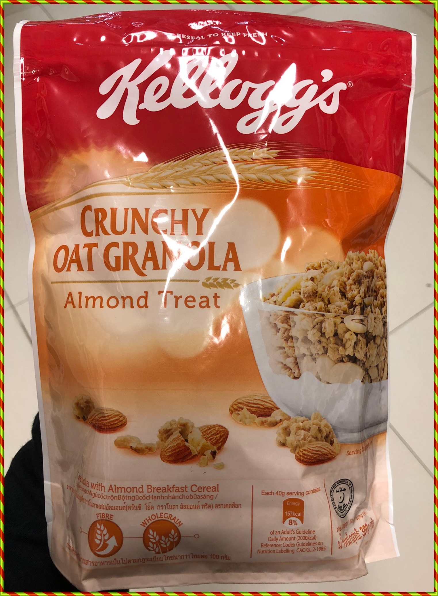 Kellogg's Crunchy Oat Granola Almond Treat (Breakfast Cereal) 380g. เคลล็อกส์ซีเรียลธัญพืชกราโนล่าผสมผลอัลมอนด์ 380กรัม