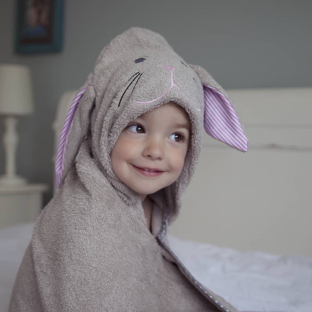 Cuddledry  ผ้าเช็ดตัวพรีเมี่ยมใยไผ่สำหรับเด็ก 3-6 ปี ลายกระต่าย (Hooded Bath Towel, Cuddlebunny)