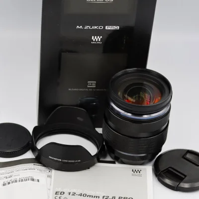 Olympus M.ZUIKO DIGITAL ED 12-40mm F2.8 PRO Splashproof Black Lens in Box, 24-80mm (เมื่อเทียบกับกล้องแบบ 35mm) 12-40mm f/2.8