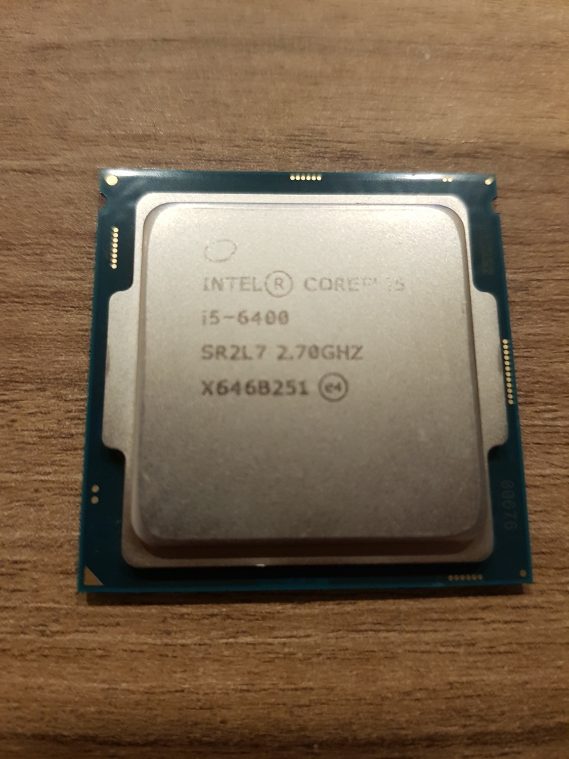 LGA 1151 CPU I5 6400 2.7 GHz. Cores: 4 Threads: 4