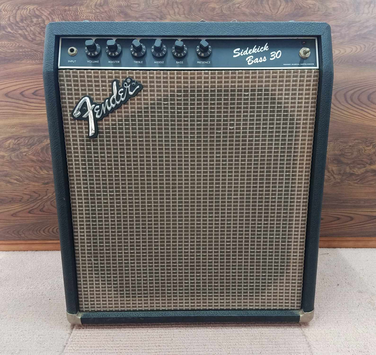 【動作品】Fender フェンダー SIDEKICK BASS30 ベースアンプ 動作品】Fender フェンダー SIDEKICK BASS30 ベースアンプ