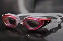 ภาพขนาดย่อของภาพหน้าปกสินค้าแว่นตาว่ายน้ำ แว่นว่ายน้ำ แว่นตาดำน้ำ ป้องกัน UV ป้องกันการรั่วซึม แว่นตาสำหรับผู้ใหญ่ เด็กโต มี 6 สีให้เลือก จากร้าน Lulu lemon บน Lazada ภาพที่ 4