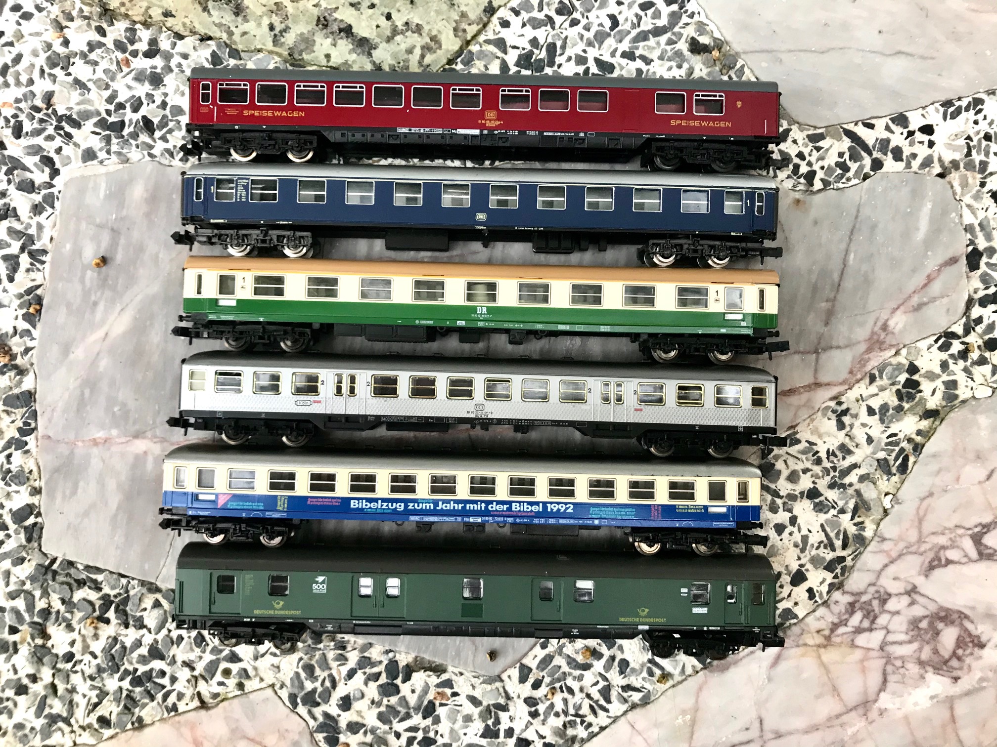 Preowned N Scale Arnold Europa Series Passenger Cars