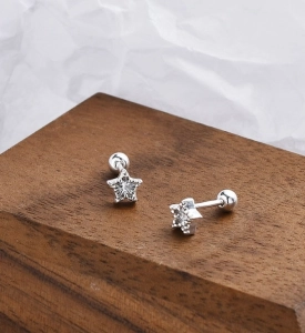 ภาพหน้าปกสินค้าlittlegirl gifts-Diamond star Piercing silver S999  (ราคาต่อชิ้น) ซึ่งคุณอาจชอบสินค้านี้
