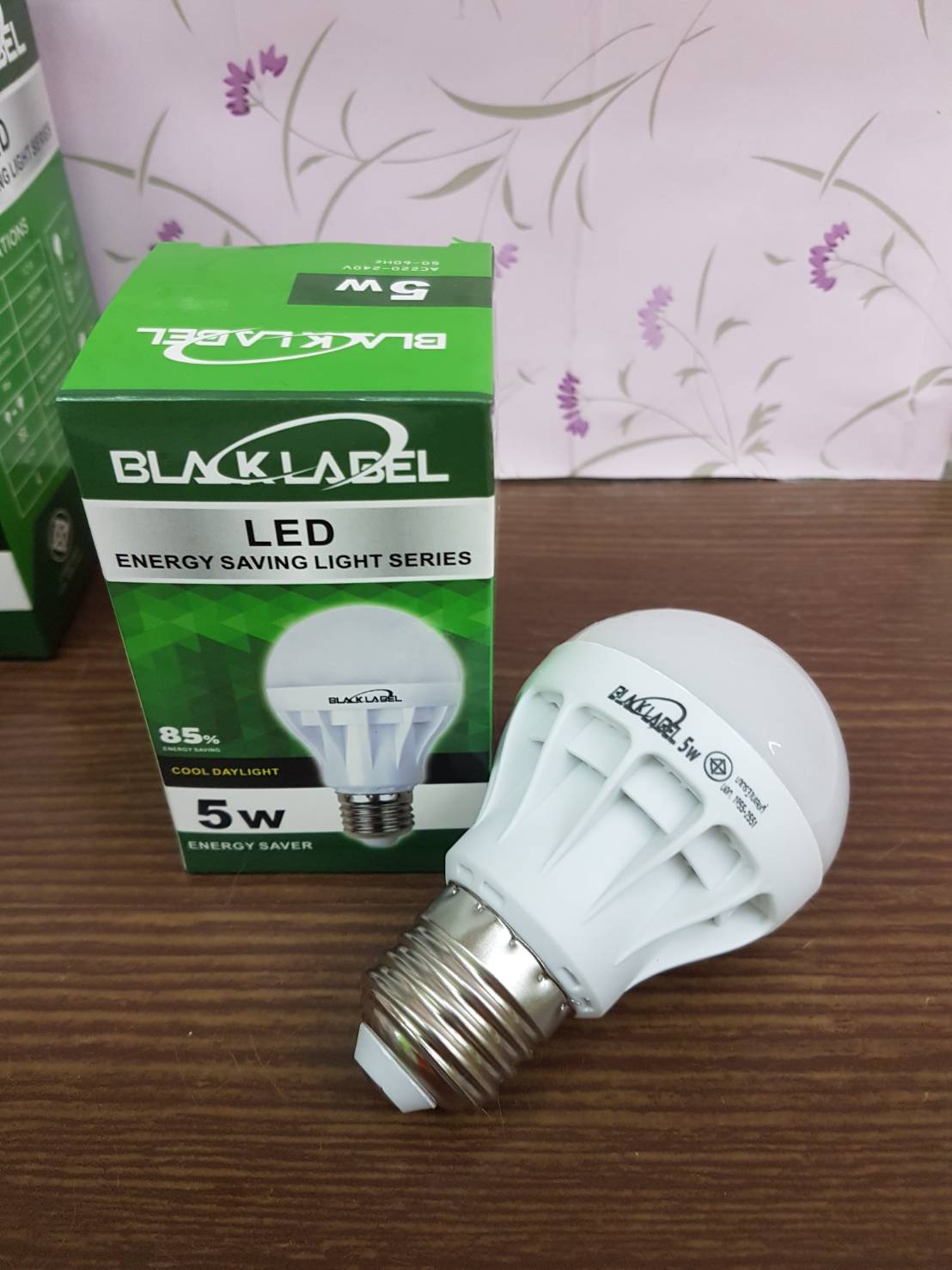 BLACKLABEL หลอดไฟประหยัดพลังงาน แสงขาว ขั้ว E27 ใช้ไฟบ้าน 220Volts(DAY LIGHT)