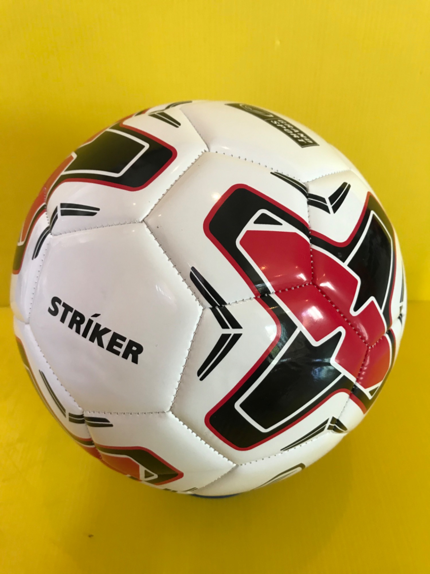 [ของแท้ 100%] ลูกฟุตบอลหนังเย็บเครื่อง ลูกบอล Striker หนัง PVC เบอร์ 5 Grand Sport(แกรนสปอร์ต)