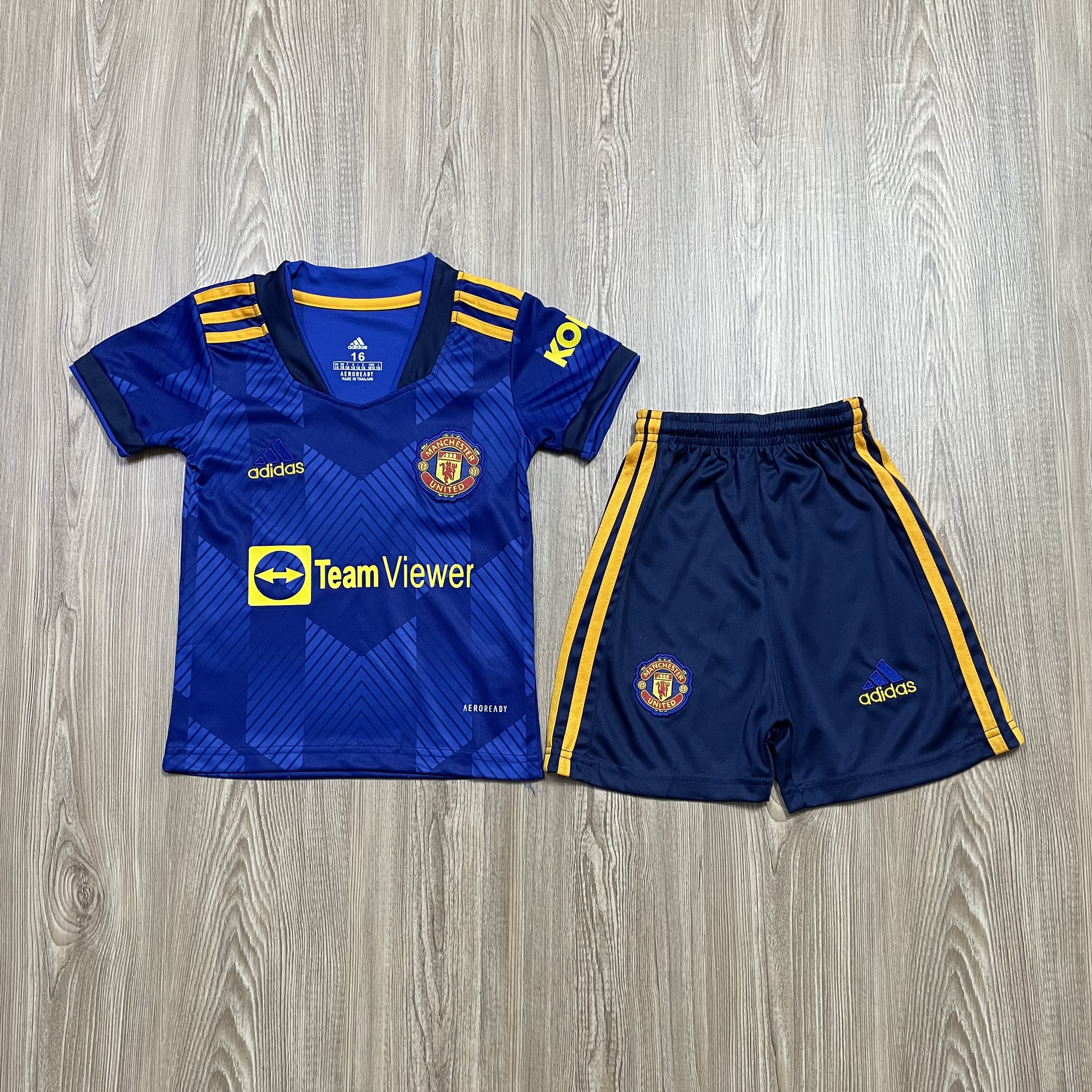 ชุดบอลเด็ก ManU ชุดกีฬาเด็กทีม เสื้อทีมเชลซี ซื้อครั้งเดียวได้ทั้งชุด (เสื้อ+กางเกง) ตัวเดียวในราคาส่ง สินค้าเกรด-A