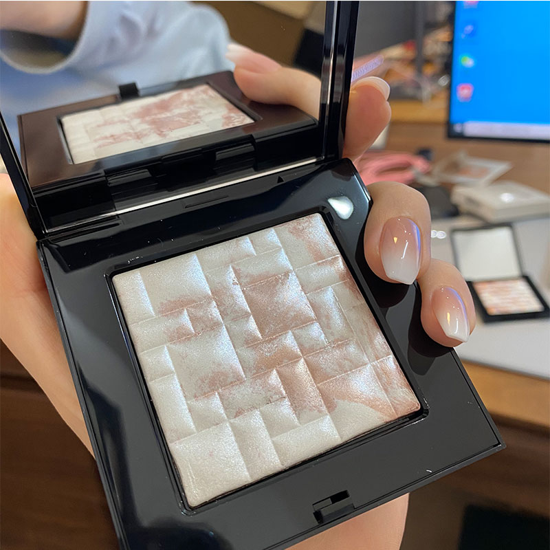 บ็อบบี้ บราวน์ แป้ง ไฮไลท์ Bobbi Brown Highlighting Powder - Pink Glow Highlighter 4g BOBBI BROWN บ๊อบบี้โบแลงจานสีคริสตัลสดใสซ่อมสามมิติและไฮไลท์นางฟ้า