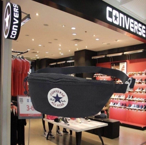 ภาพหน้าปกสินค้า[ลิขสิทธิ์แท้/พร้อมส่ง] converse all star กระเป๋าสะพายข้าง Converse Revolution Mini Bag กระเป๋าสะพายข้าง รุ่นสุดฮิต ที่เกี่ยวข้อง