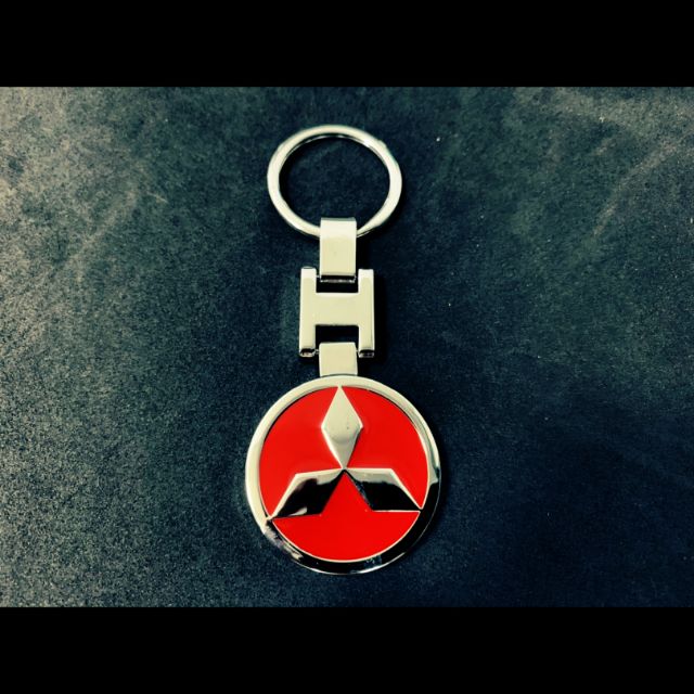 Best saller พวงกุญแจรถยนต์ (MITSUBISHI) metal keychain แป้นเหยียบกันลื่น logo logoรถ โลโก้รถ ดุมล้อ BENZ