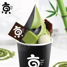 ภาพขนาดย่อของภาพหน้าปกสินค้าKyo Roll En  Soft Cream Cup เกียว โรล เอ็น ซอฟท์ครีมถ่านไม้ไผ่ และ 'อูจิ' มัทฉะแท้ 100% จากเกียวโต จากร้าน Kyo Roll En (เกียว โรล เอ็น) บน Lazada