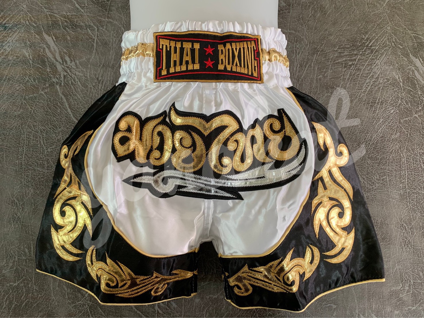 กางเกงมวย กางเกงมวยไทย ปักลายกนกทอง ไซส์ผู้ใหญ่ ผ้าซาติน Kick Boxing Shorts ไซส์ M-XXXL สีขาว