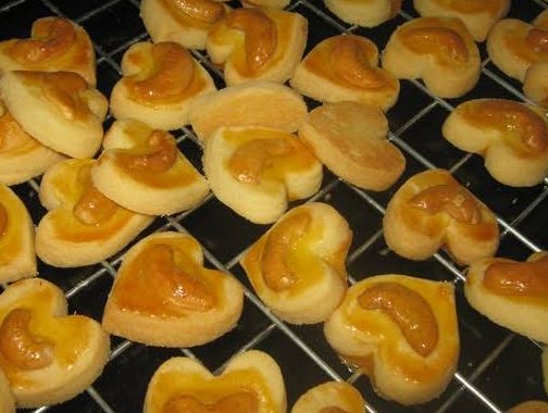 คุกกี้สิงคโปร์ รูปหัวใจ 1 กิโลกรัม ขนม หอมควันเทียน พร้อมเม็ดมะม่วงหิมพานต์ ขนม ขนมโบราณ เสน่ห์ไท #จำหน่ายปลีก และส่ง
