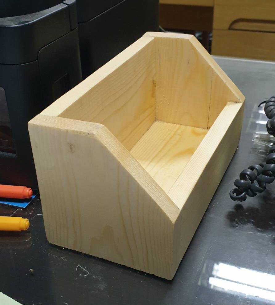 กล่องใส่เครื่องเขียน ที่วางปากกา กล่องไม้เอนกประสงค์ ถาดใส่ของโต๊ะทำงาน ผลิตจากไม้สนแท้นำเข้า กล่องใส่ของ ที่วางของโต๊ะทำงาน กล่อง