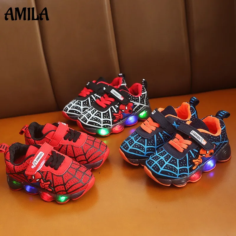 ภาพหน้าปกสินค้าAMILA รองเท้าผ้าใบสำหรับเด็ก,รองเท้ากีฬารองเท้าวิ่งมีไฟ LED กระพริบเดี่ยว จากร้าน AMILA Shopping mall บน Lazada
