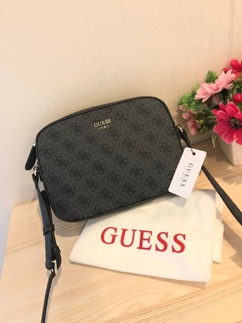 กระเป๋าสะพาย Guess Printed Kamryn Top zip Crossbody bag ThaiPick